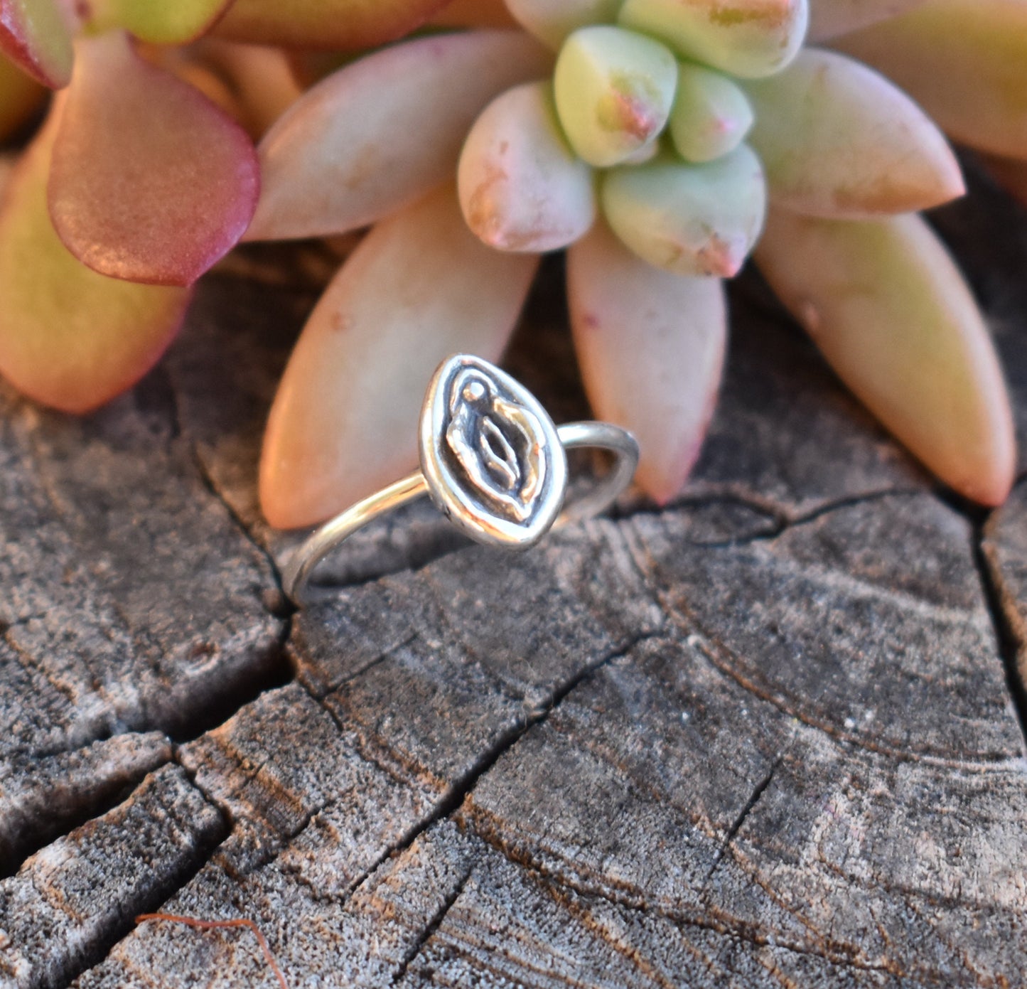Yoni Ring- Pussy Ring, Vulva Ring, Feminist Ring, Empowerment-Vagina Ring-Silver & Gold