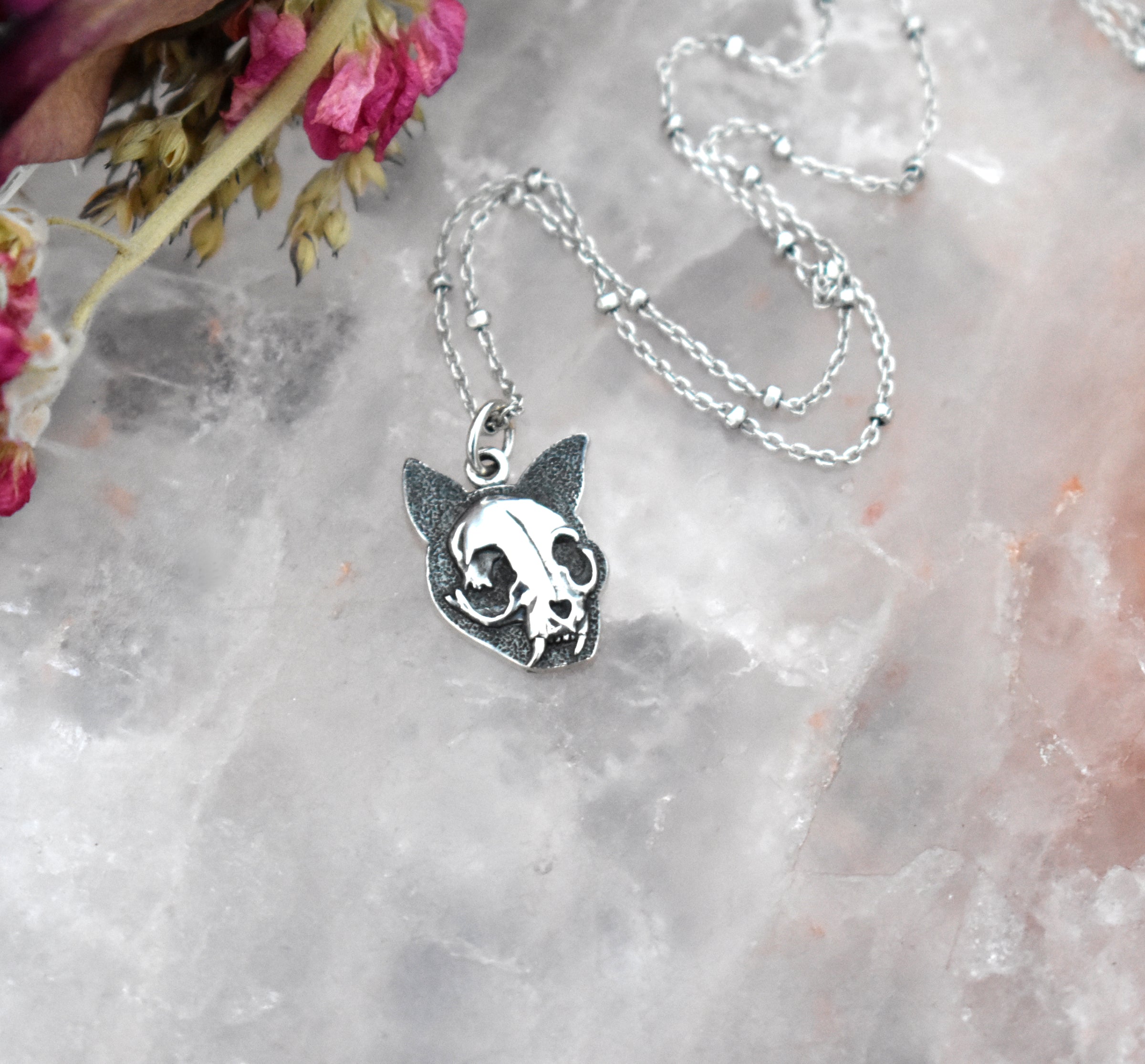 Cat deals skull necklace