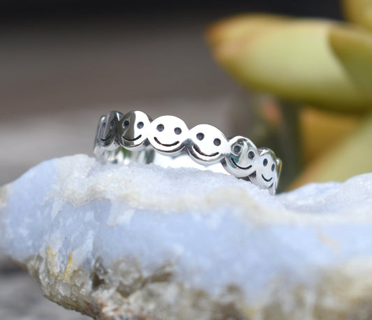 Smiley Face Ring- Emoji Ring, Happy Face Ring, Y2k Ring- Silver Happy Face